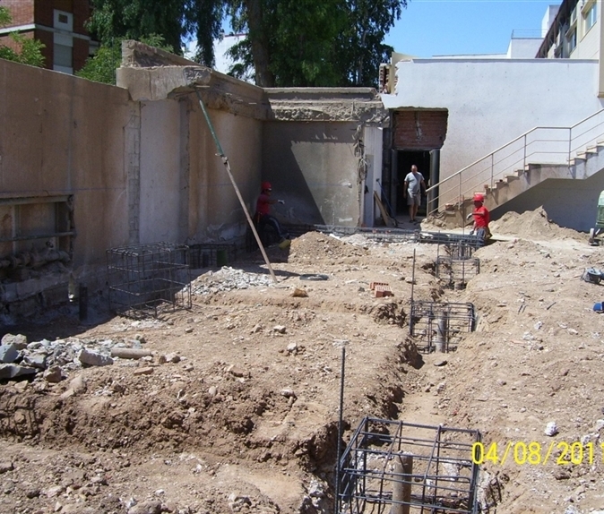 Piscina cubierta Lepanto Canval